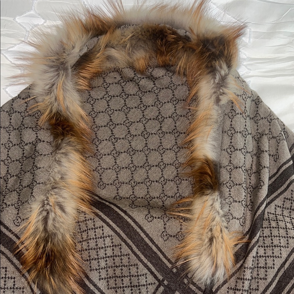 Gucci Gray and Brown Patterned Shawl with Fur Trim - Picture 2 of 6